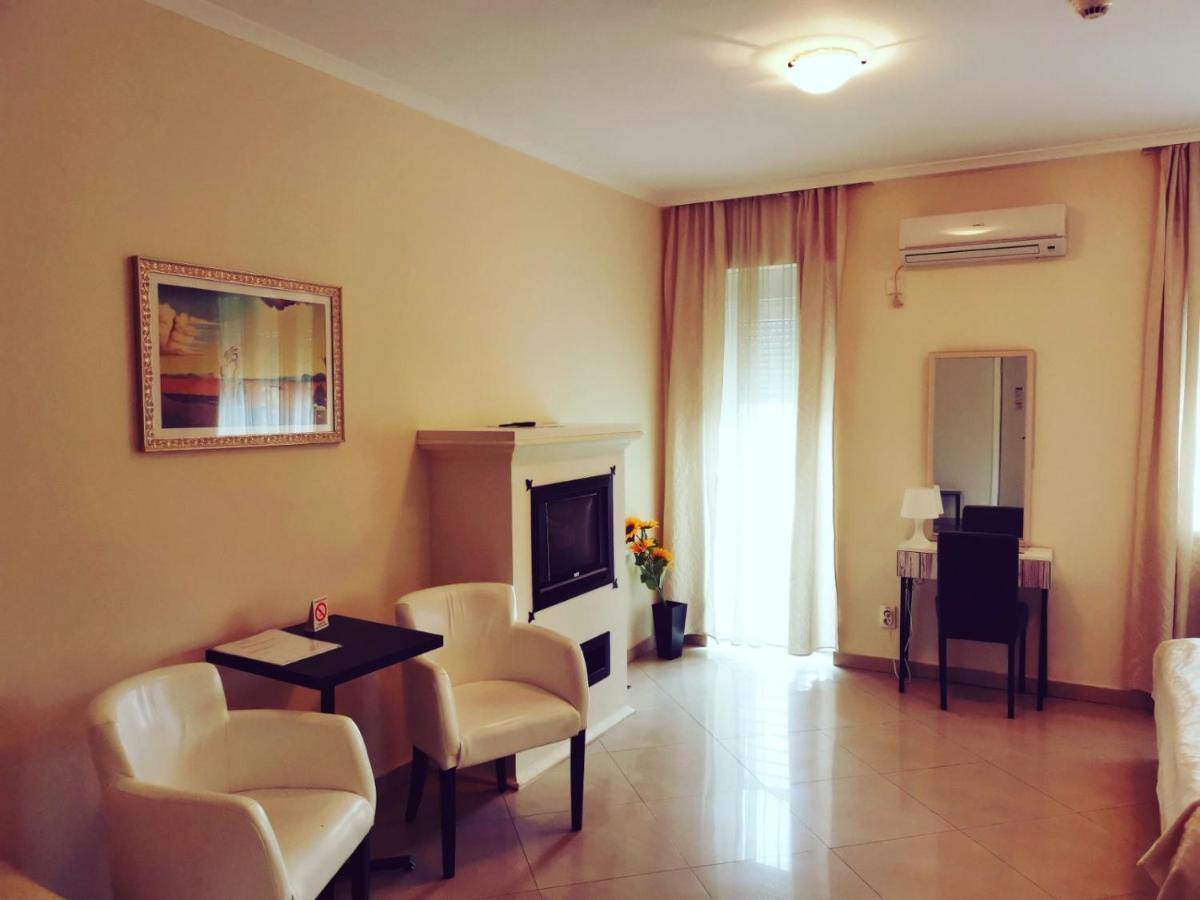 Garni Hotel Dash Novi Sad Exterior foto
