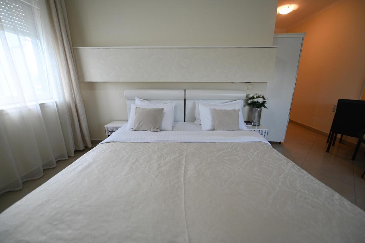 Garni Hotel Dash Novi Sad Exterior foto