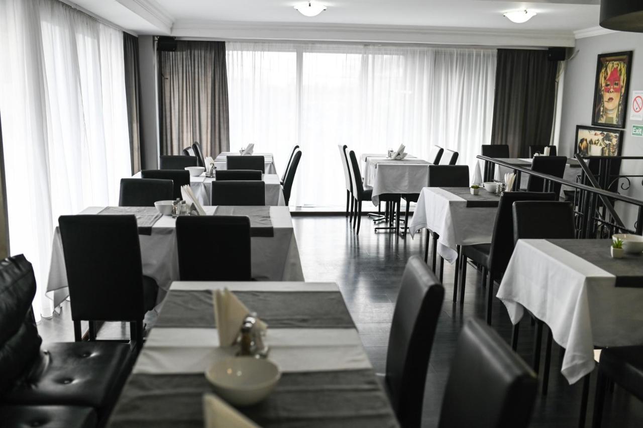 Garni Hotel Dash Novi Sad Exterior foto